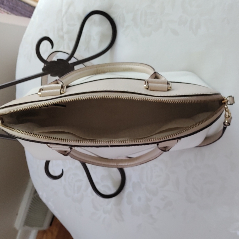 Kate Spade women's purse. - Picture 3 of 3